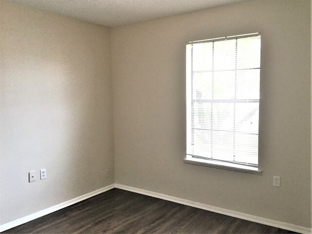 Building Photo - 214 Red Maple Drive