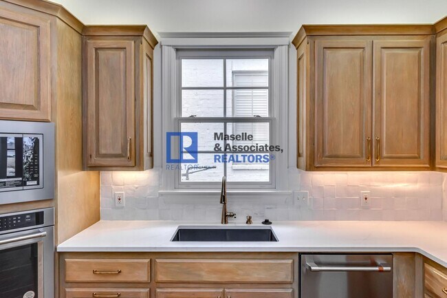 Building Photo - 1418 Windrose Dr
