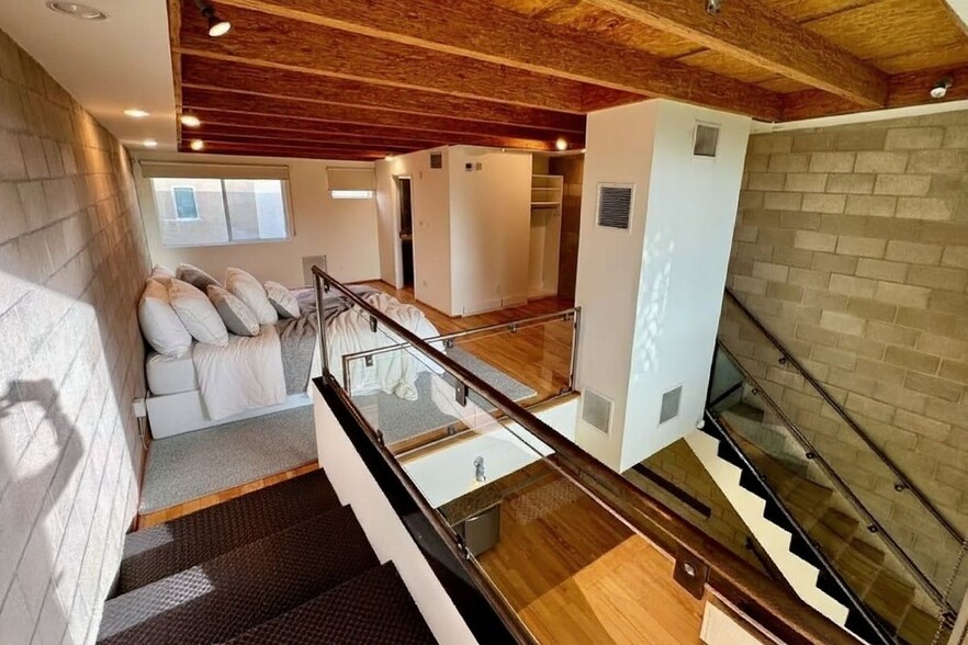 Building Photo - 717 Highland Ave