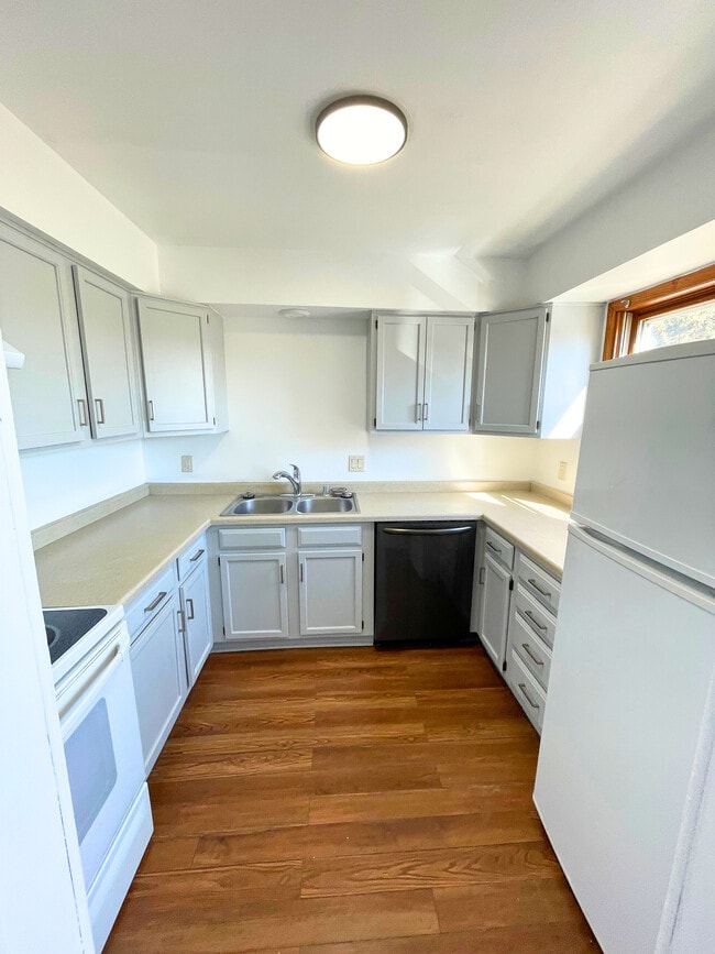 Building Photo - 705 Willow Run St