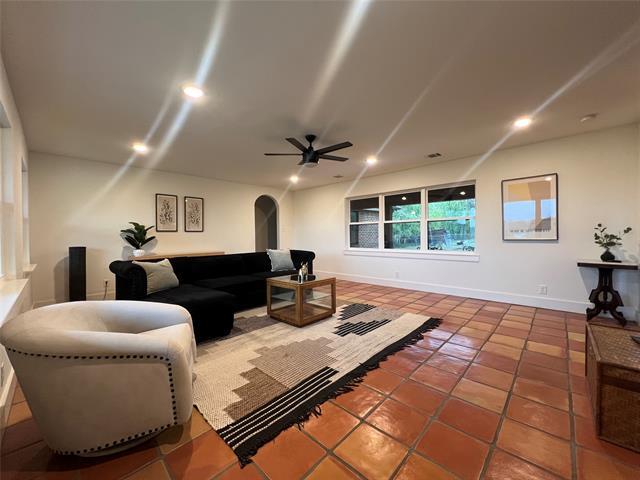 Building Photo - 5105 Circle Ridge Dr W