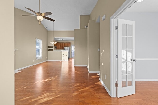 Building Photo - 952 Helston Ave