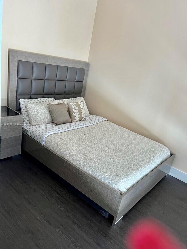 Building Photo - 60 SW 13th St