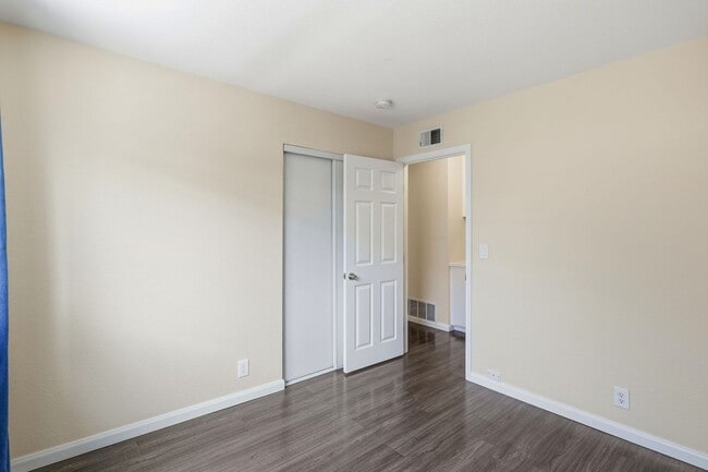 Building Photo - 663 Albion Dr
