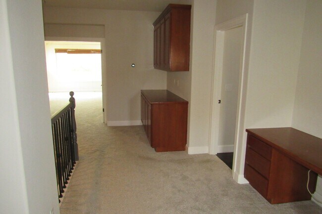 Building Photo - Gorgeous 5 Bed/4.5 Bath with Office in Perfect San Ramon Location