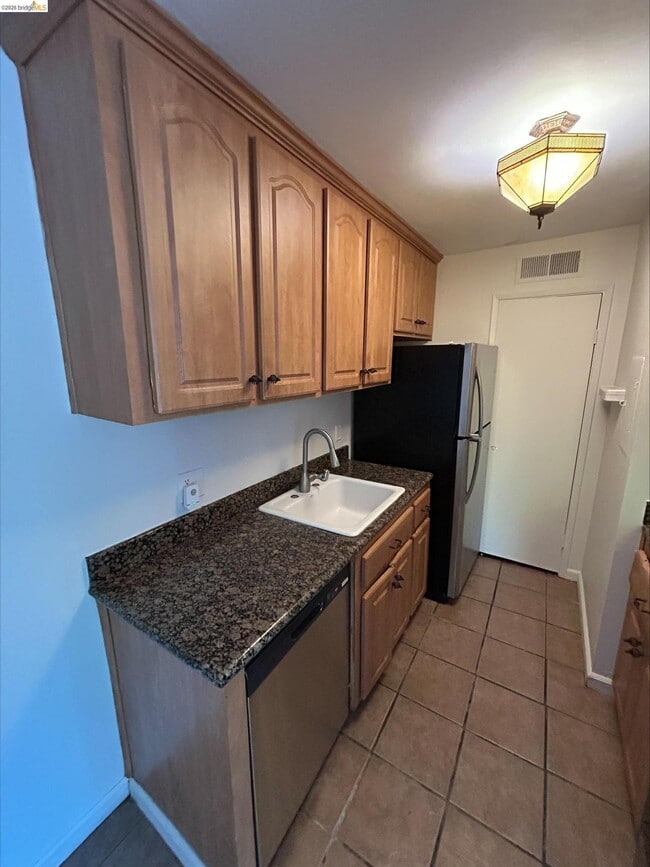 Building Photo - 5313 Ridgeview Cir