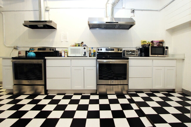 Building Photo - 1080 Folsom St