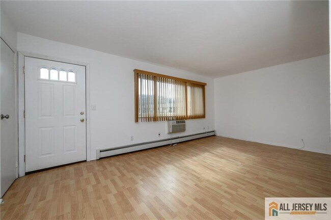 Building Photo - 628 Cricket Ln