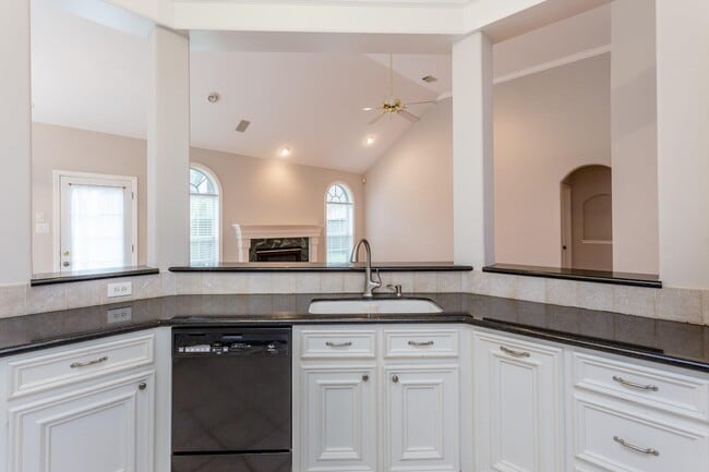 Building Photo - 4611 Oakdale St