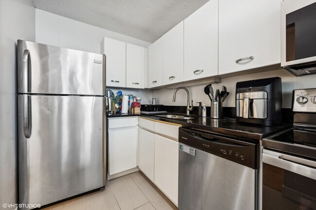 Building Photo - 440 N Wabash Ave