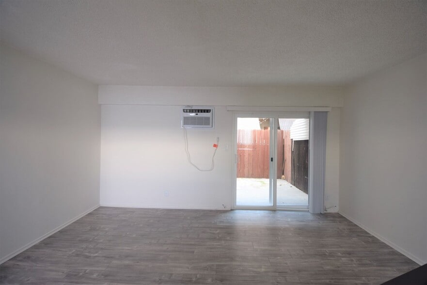 Building Photo - 5939 Cedros Ave