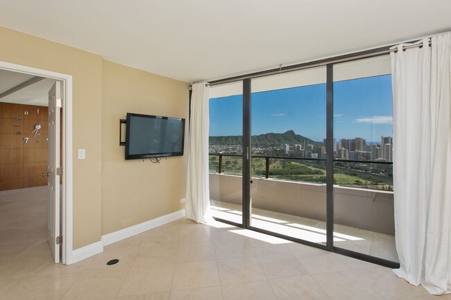 Building Photo - 37th Floor Diamond Head/Waikiki-Ocean View...