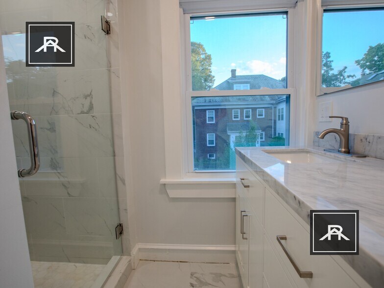 Building Photo - 48 Greycliff Rd