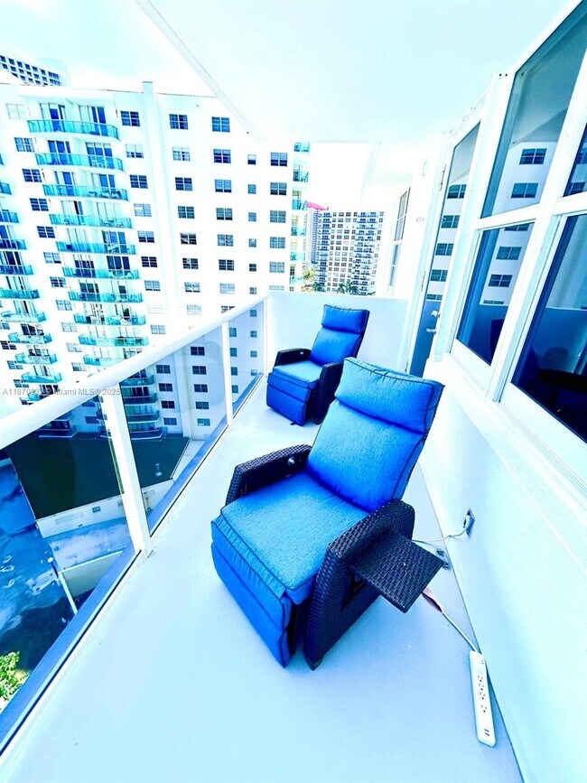 Building Photo - 3725 S Ocean Dr