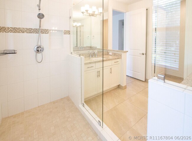 Building Photo - 23045 Clear Echo Dr