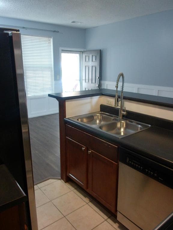 Building Photo - 909 W 41st Pl