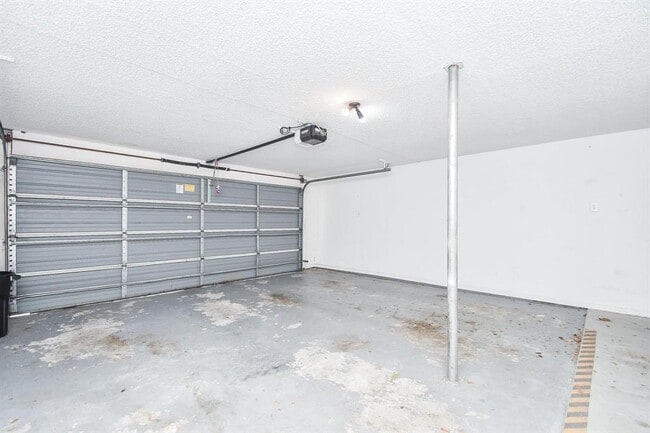 Building Photo - 18143 Bal Harbour Dr