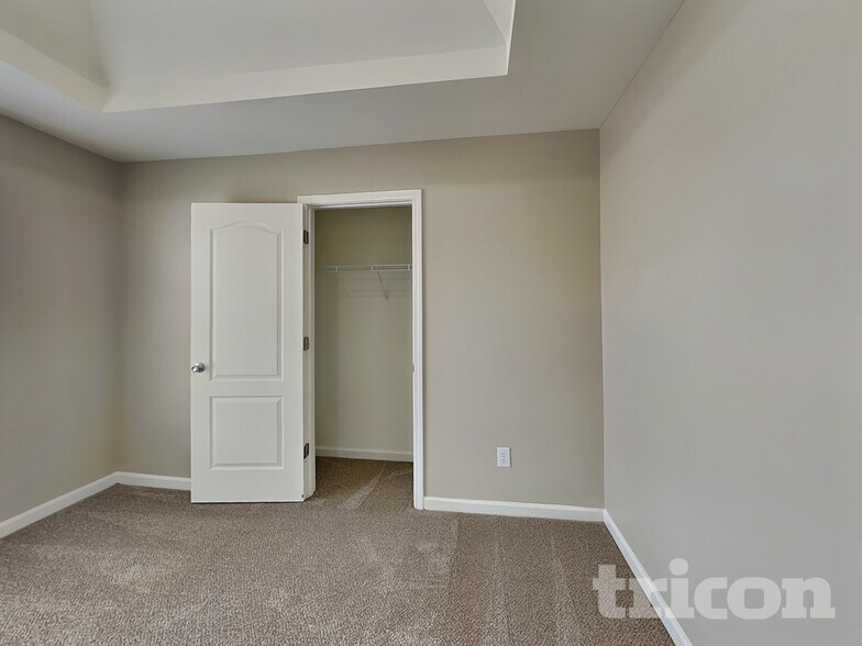 Building Photo - 905 Southfork Dr