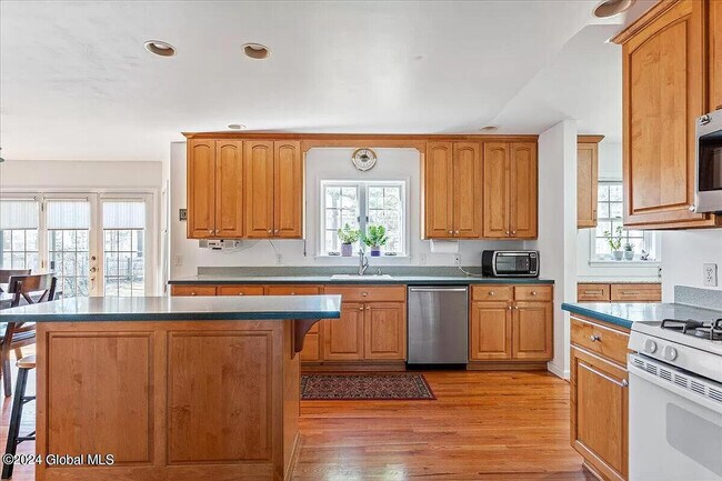 Building Photo - 633 Salvia Ln