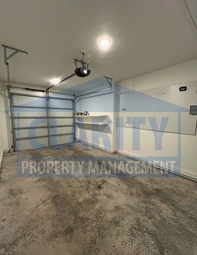 Building Photo - Single-level two bedroom townhome!