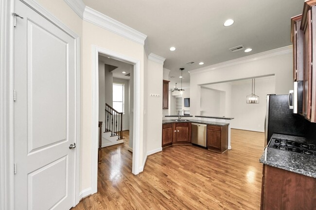 Building Photo - 5617 Kiam St