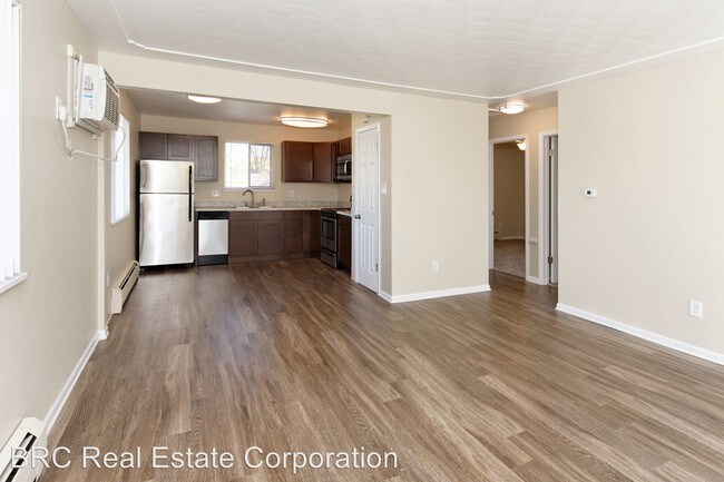 Building Photo - 2 br, 1 bath Apartment - 1950-1960 Upham St.