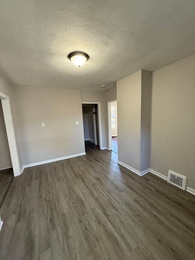 Building Photo - SECTION 8 and EDEN Accepted!! Your Newly Renovated Dream 5 Br Home Awaits!!