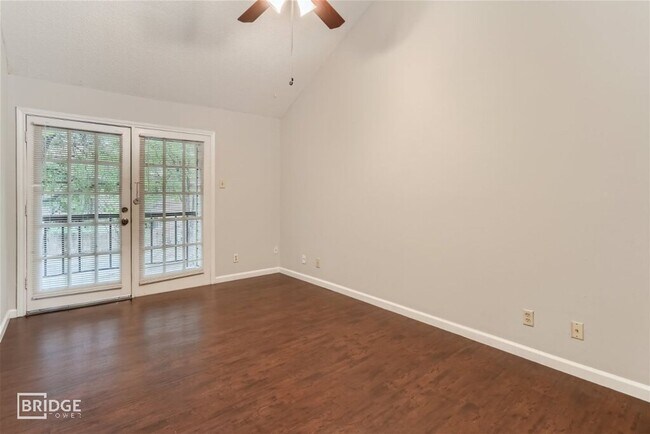 Building Photo - 16301 Ledgemont Ln