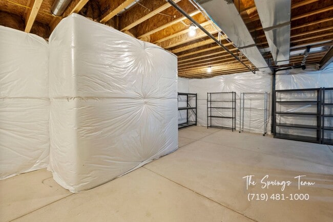 Building Photo - BEAUTIFUL 4BD + OFFICE MAIN-LEVEL LIVING H...