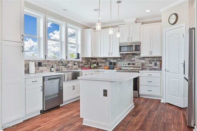 Building Photo - 3524 Fifth Ave