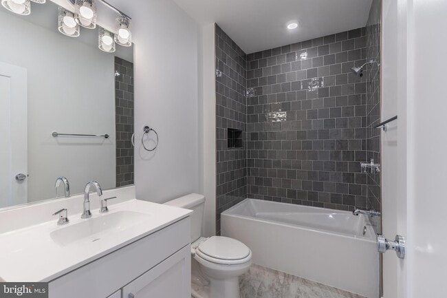 Building Photo - 710 N 16th St