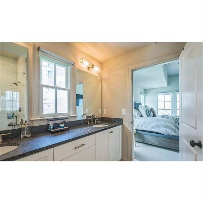 Building Photo - 26 Bass St SE