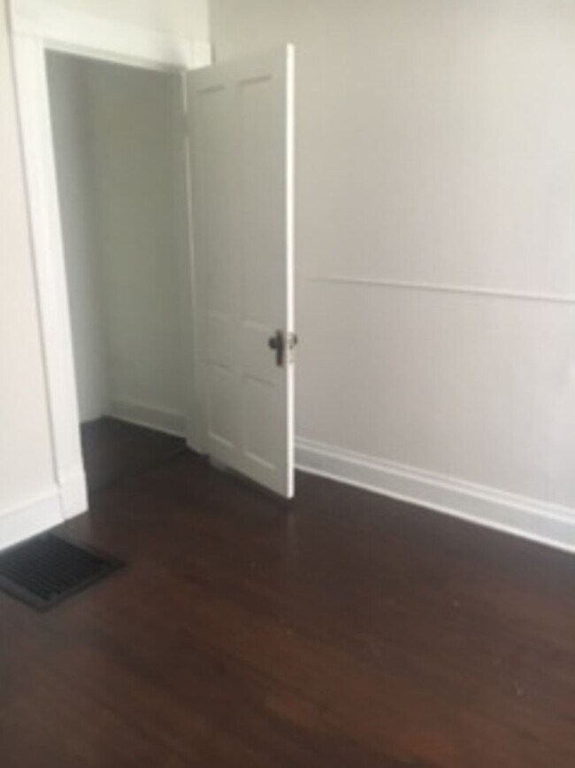 Building Photo - 1354 Forsythe Ave