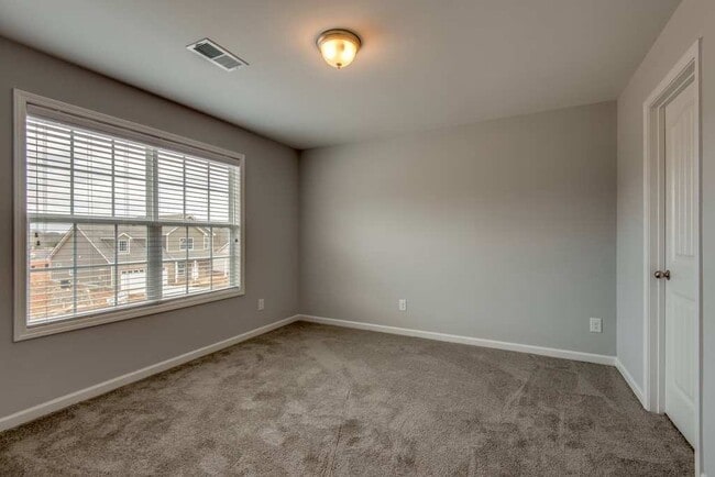 Building Photo - ***COMING SOON - 4 / 2 in Fairview Station...