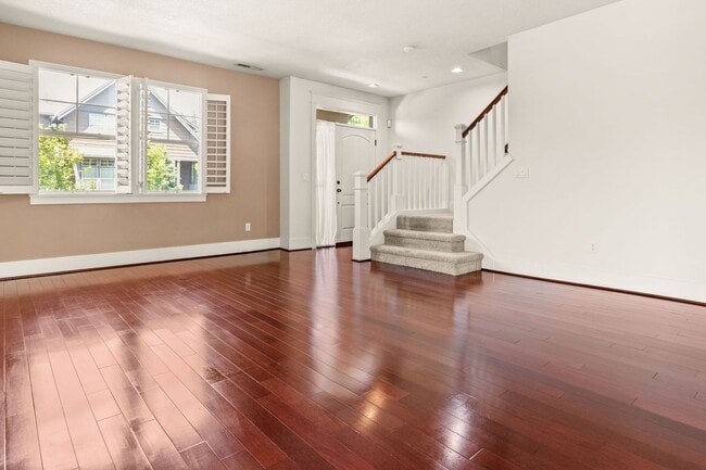 Building Photo - Must See! Luxury Townhome in West Sylvan Hills - Clubhouse/Pool/Garage!