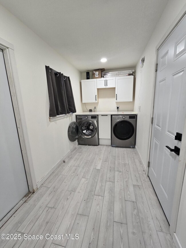 Building Photo - 2417 Colonial Dr