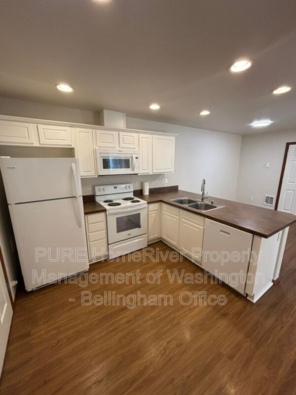 Building Photo - 422 Oak Hill Ln