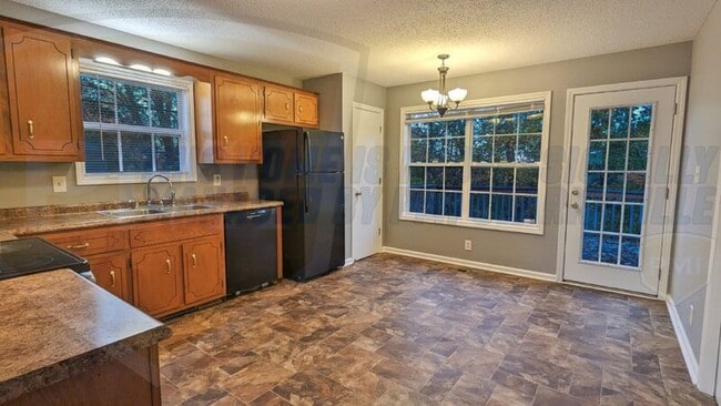 Building Photo - 1352 Chucker Dr