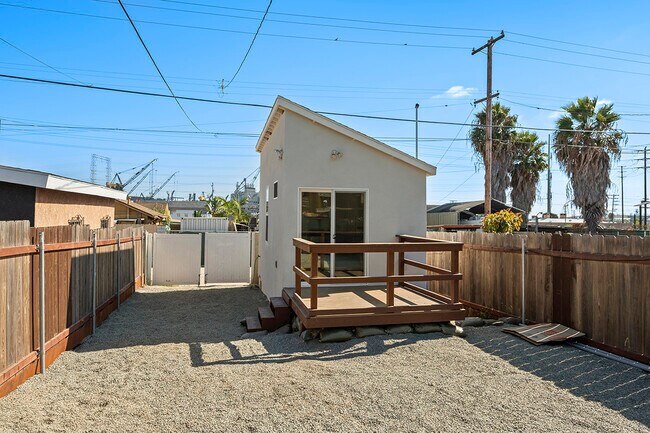 Primary Photo - 2653 Newton Ave