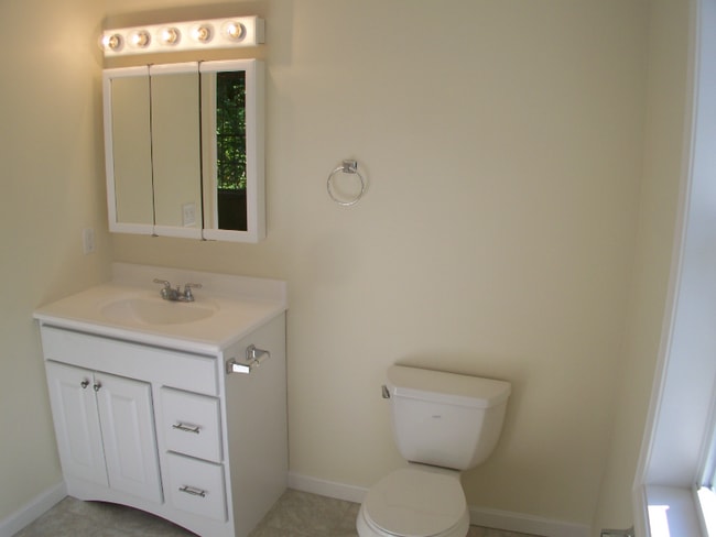 Building Photo - 4 Jessica Ln