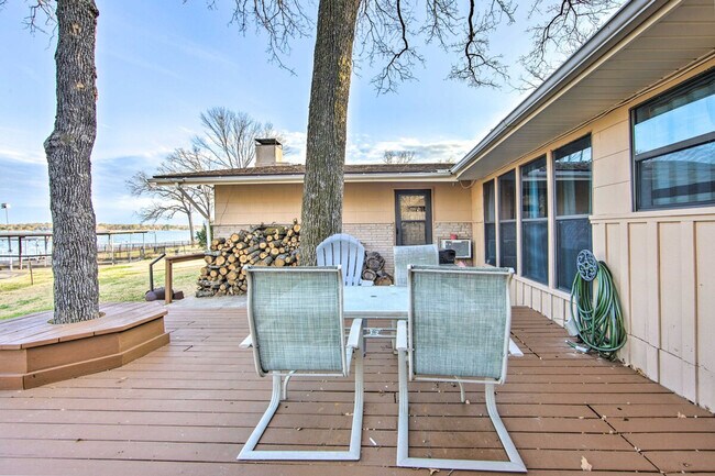 Building Photo - 928 Welch Ln