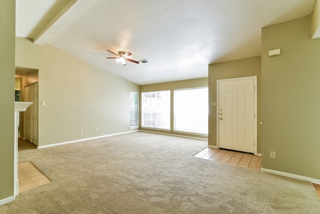 Building Photo - 23 Emery Cliff Pl