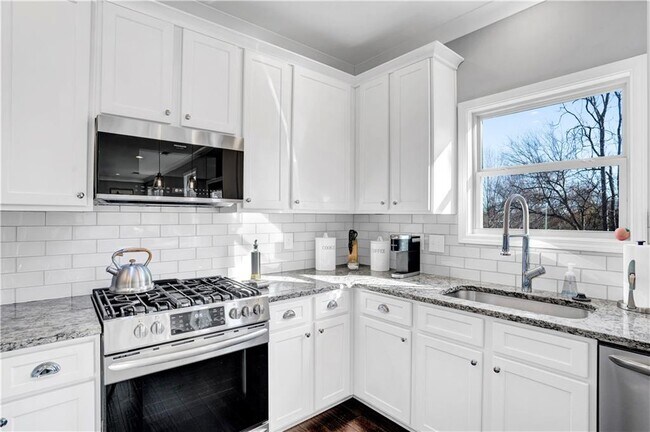 Building Photo - 1395 Marion St SE