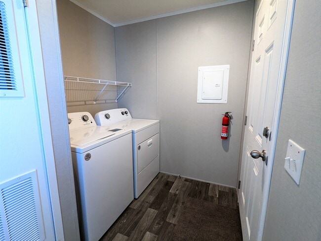 Building Photo - 554 Delaware