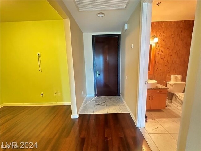 Building Photo - 4525 Dean Martin Dr