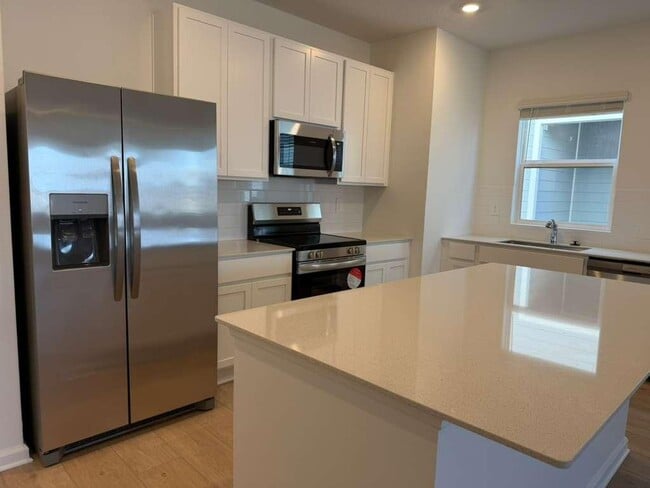 Building Photo - 5143 Loyalty Dr