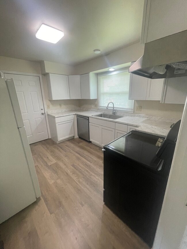 Kitchen with door to backyard - 1537 Boones Lick Rd