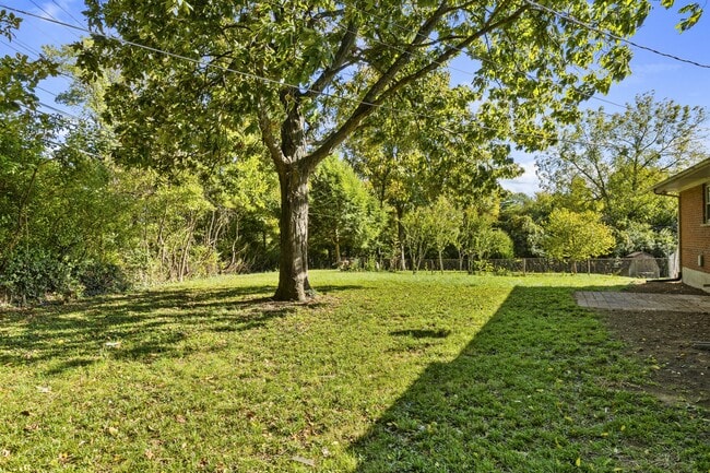 Building Photo - 2461 Mirahill Dr