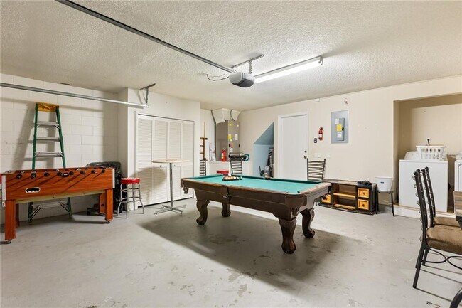 Building Photo - 2703 Chatham Cir