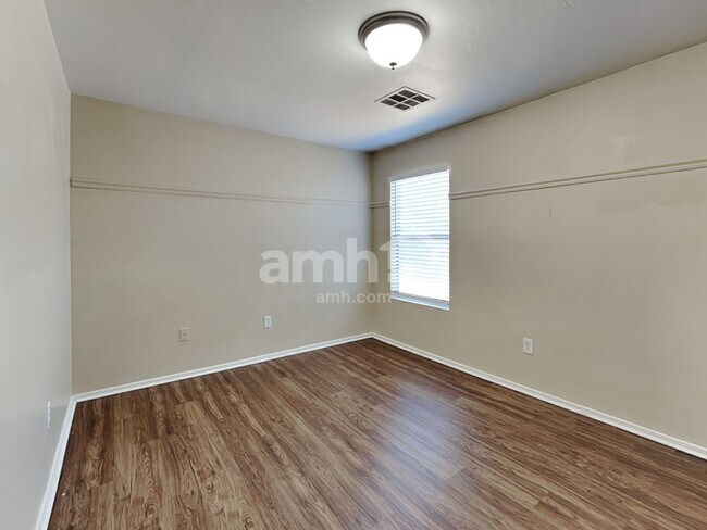 Building Photo - 7413 S 40th Ave